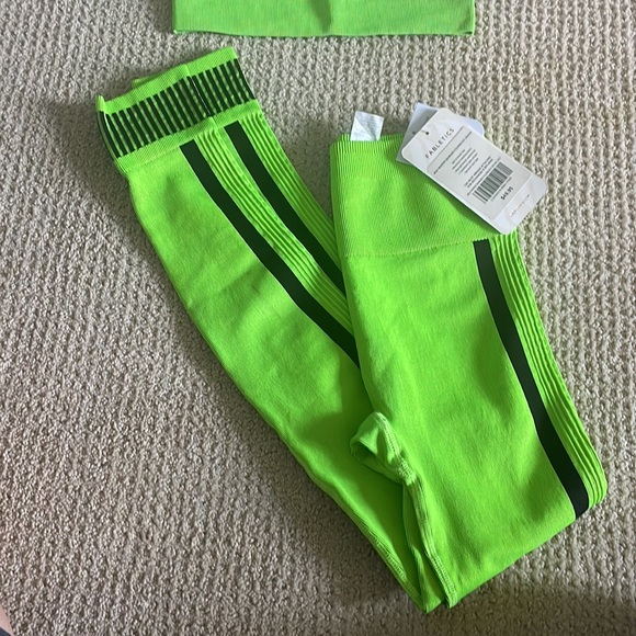 NWT Fabletics 💚 Bra & Leggings set! - Picture 3 of 5